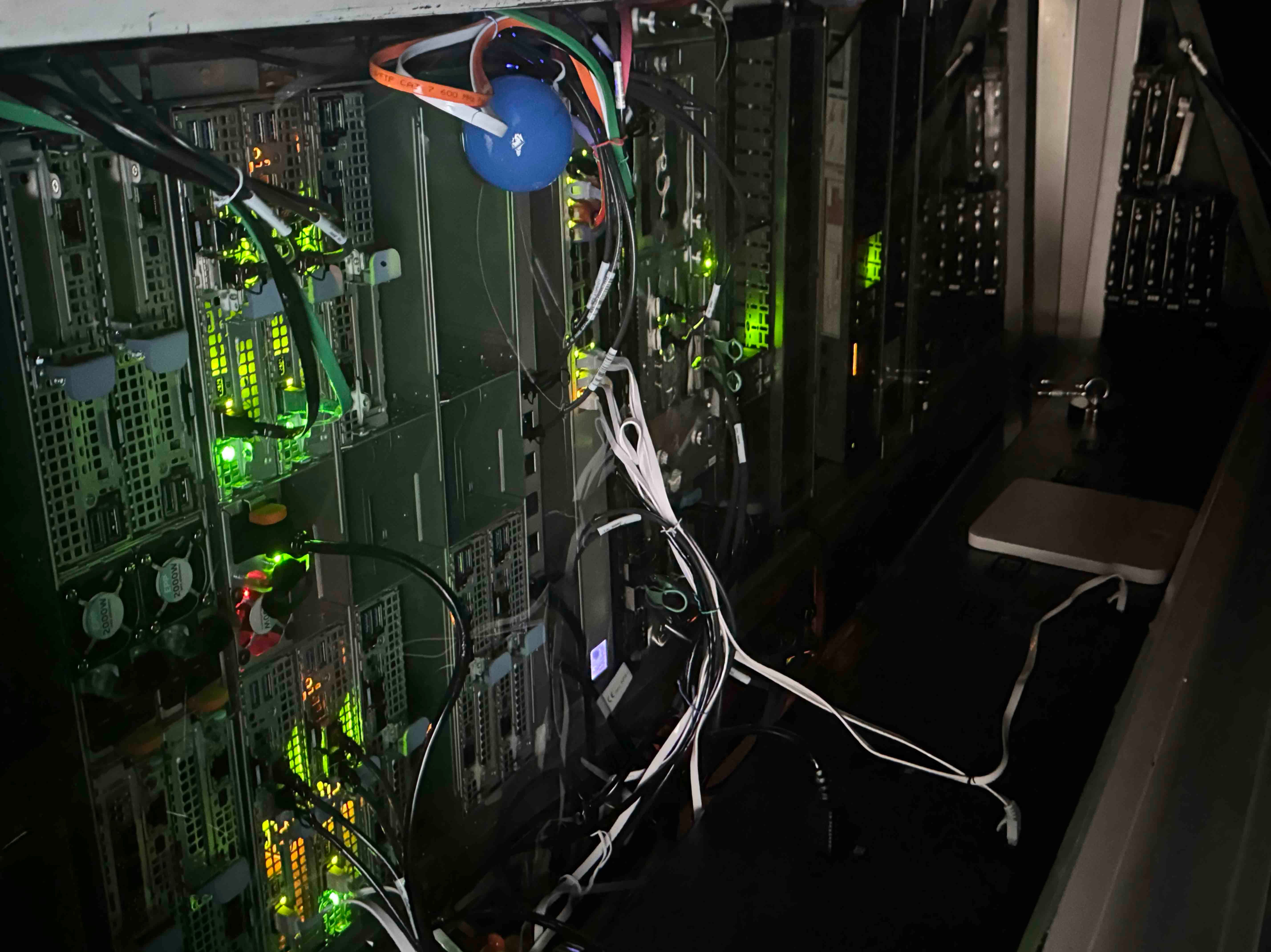 Serveur en immersion cooling tank